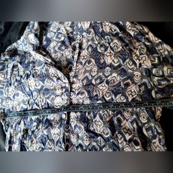 Wild Pearl Women's Tunic Long Sleeve Button Blouse- Size Large - Picture 9 of 11